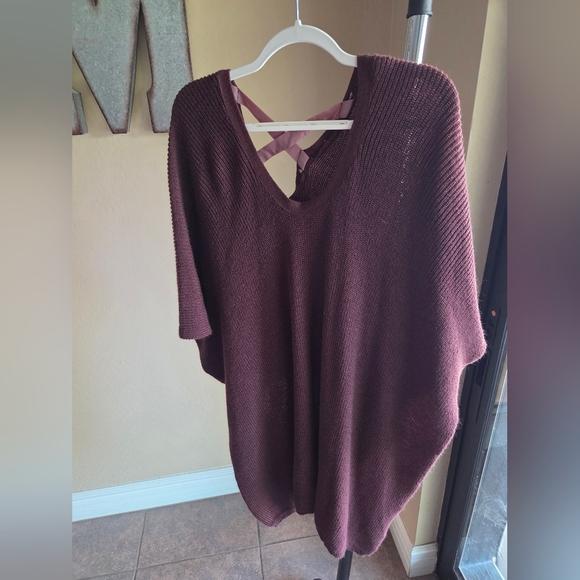LC Lauren Conrad Maroon Open Pancho - Picture 4 of 7